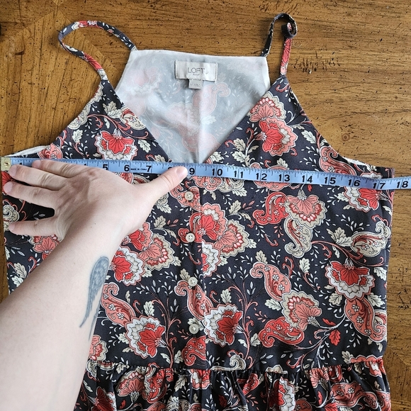 Loft Tank Top Blouse Ruffle Buttons Paisley Gray Pink Floral V-Neck Casual - Picture 10 of 11